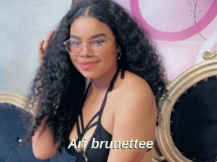 Ari_brunettee