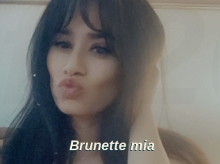 Brunette_mia