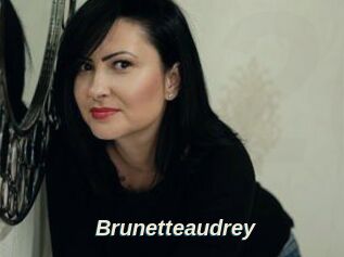 Brunetteaudrey