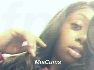 MiaCums