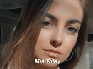 Mia_Riley