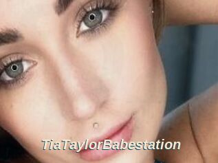 TiaTaylorBabestation
